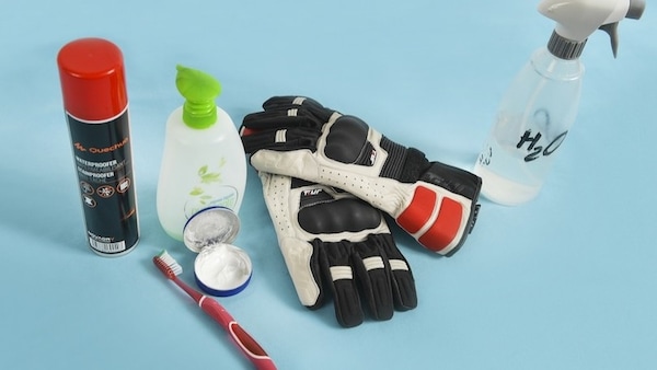 Guanti da moto: come pulirli