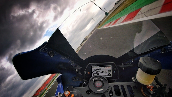 Yamaha YZF-R1: on-board a Misano con la GYTR