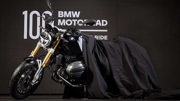 BMW: ecco le nuove R 18 Roctane e R 12 (l'erede della nineT)