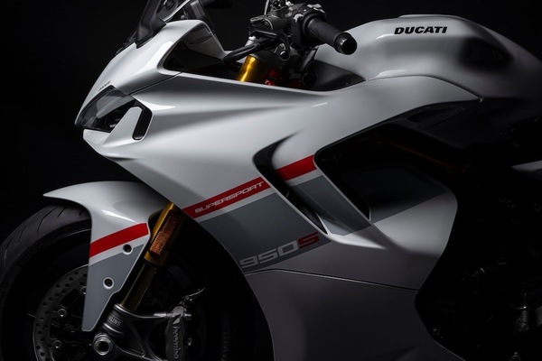 Ducati, nuova livrea per la SuperSport 950 S