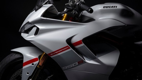 Ducati, nuova livrea per la SuperSport 950 S
