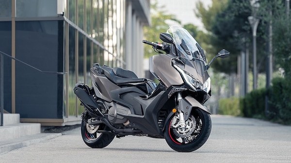Kymco AK550 Premium: lo scooter-tourer ancora più raffinato