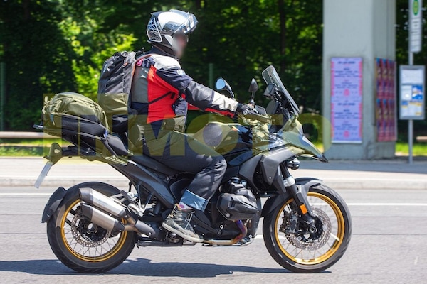 BMW R 1300 GS: le nuove immagini della prossima adventure dell'Elica
