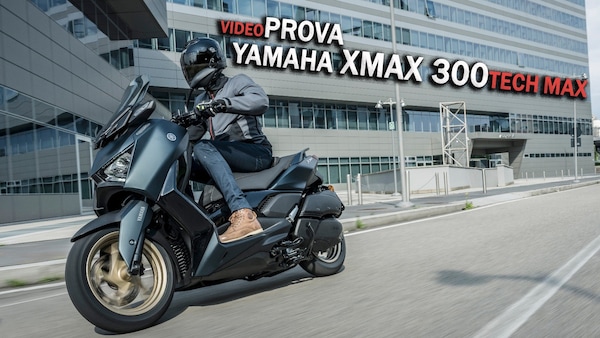 Prova Yamaha XMAX 300 Tech MAX: rinnovarsi con stile VIDEO