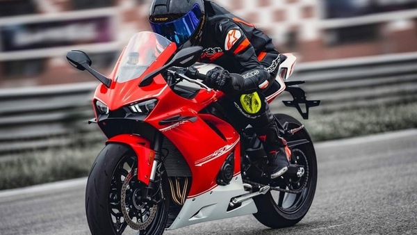 Kove 450RR, una baby 4 cilindri da 71 CV