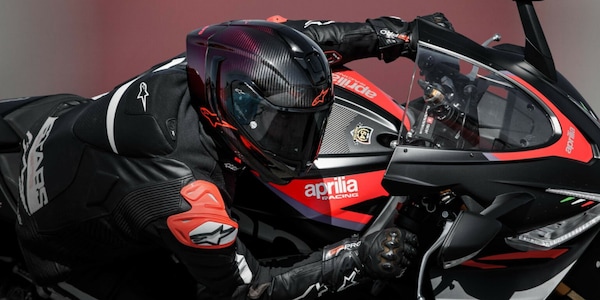 Alpinestars Supertech R10, casco racing omologato