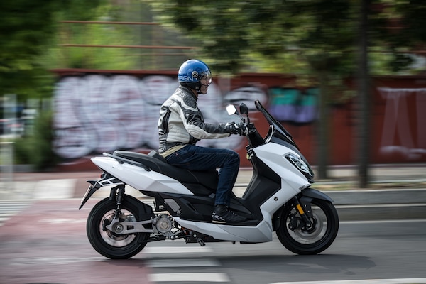 Prova Nerva Exe: scooter elettrico dalle piacevoli sorprese