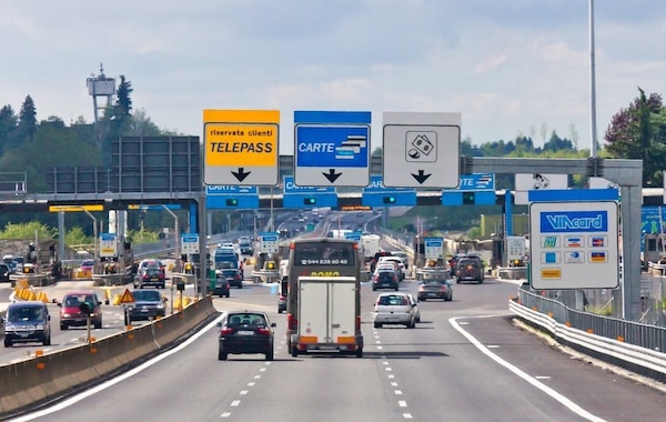 Autostrade per l’Italia segnalata all’Antitrust: niente sconti per chi non ha Telepass