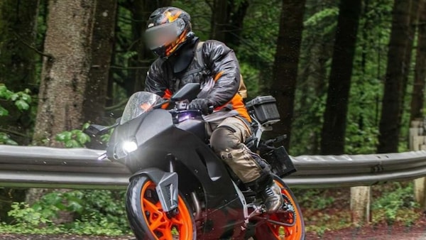 KTM, RC 390 2024: piccola "MotoGP" in arrivo