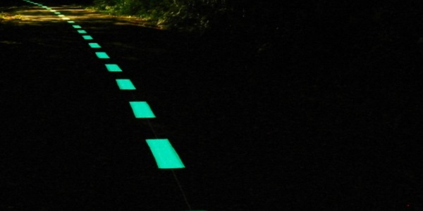 Segnaletica fotoluminescente: come illuminare le strade di notte