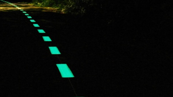 Segnaletica fotoluminescente: come illuminare le strade di notte