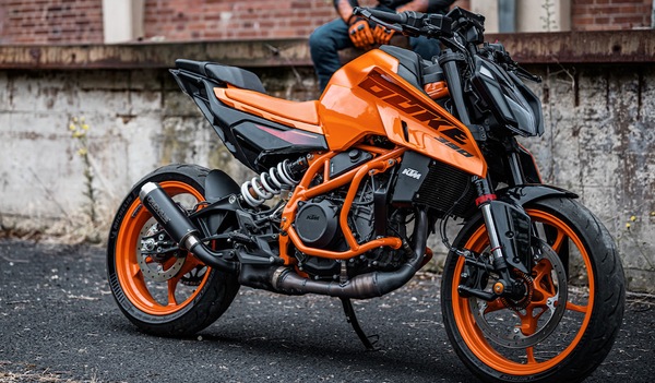 KTM 390 Duke 2024: più grinta e centimetri cubi