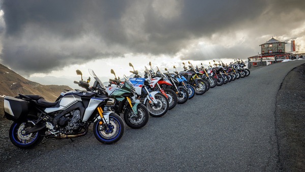 Comparativa Alpen Masters 2023: 16 moto per il trono della Multistrada V4 S