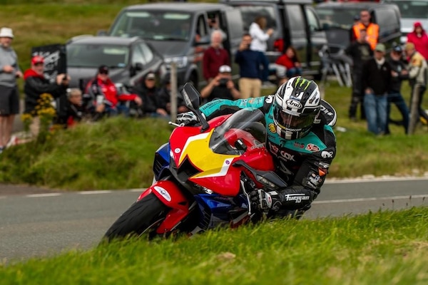 Pneumatici sportivi stradali: al Manx e al TT ci si gira su tempi da favola