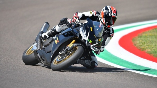 Prova Pirelli Diablo Supercorsa V4, il test sul tracciato di Imola
