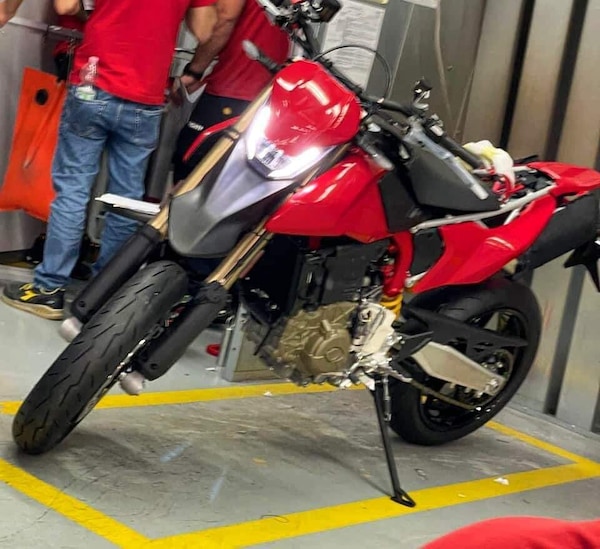 SCOOP Ducati, arriva il monocilindrico: ecco la prossima motardona in Rosso