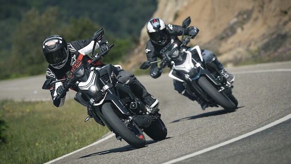CFMoto, arriva la 450NK: naked entry level per patente A2
