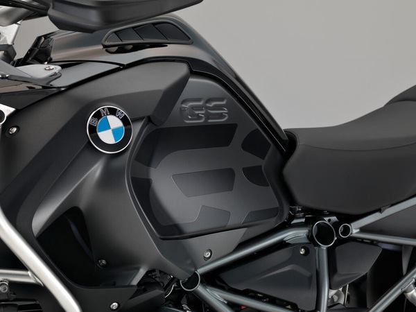 BMW: temporaneo stop alle vendite di moto a benzina in USA e Canada
