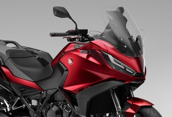 Honda: comodità, efficienza e nuovi colori per la NT1100 2024