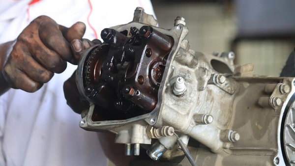 Ricambi moto, quanto costano: perché tante differenze da casa a casa?