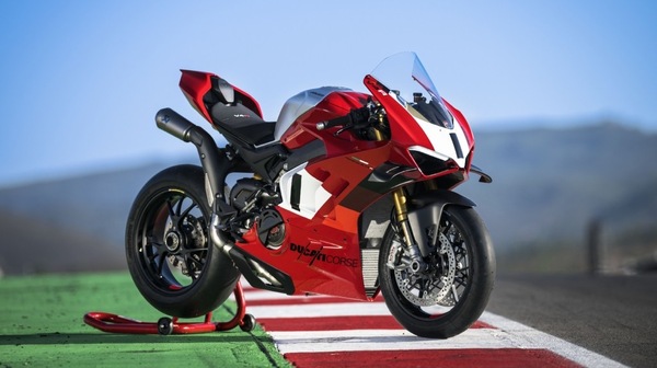 Ducati, dominio Panigale tra le derivate di serie. Domenicali: "Un riferimento"