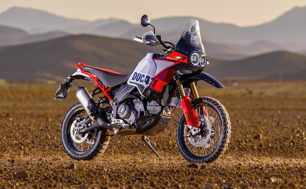 Ducati, la DesertX alza l'asticella in off-road con la Rally