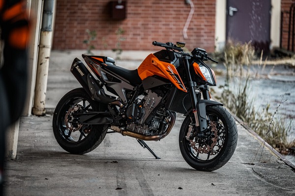 KTM, arriva la 790 Duke 2024: grinta da ogni bullone