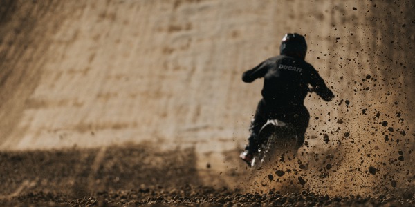 Ducati nel "nuovo mondo" del cross: Tony Cairoli al lavoro sulla moto