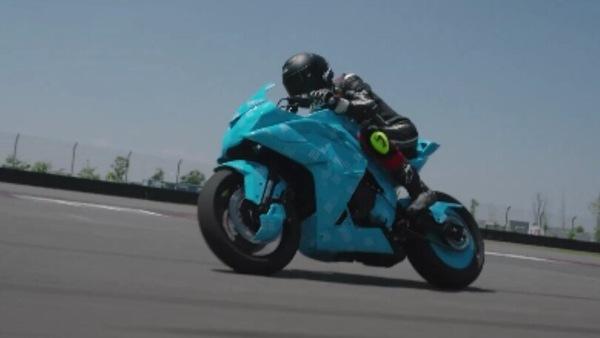 CFMoto a EICMA motore a tre cilindri e la sportiva 675 SR