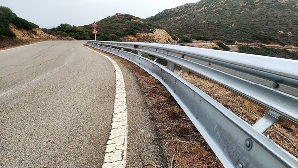 Installato in Sardegna il 1° guardrail salva-motociclisti