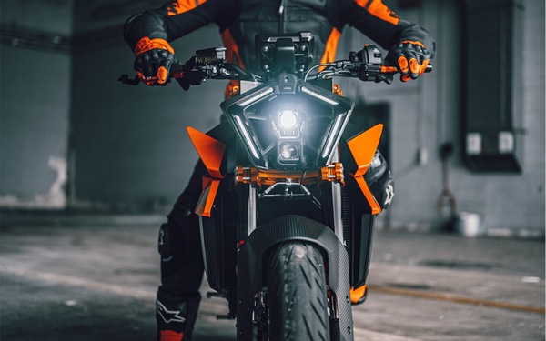 KTM 1390 Super Duke: la Bestia fa la voce grossa
