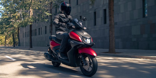 Yamaha, nuovo RayZR: scooter leggero e scattante da città