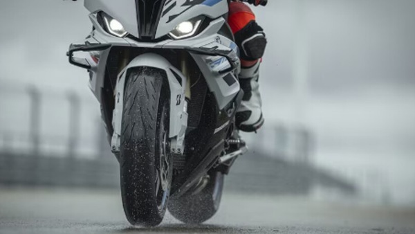 In moto anche se piove: 10 consigli per andare sicuri