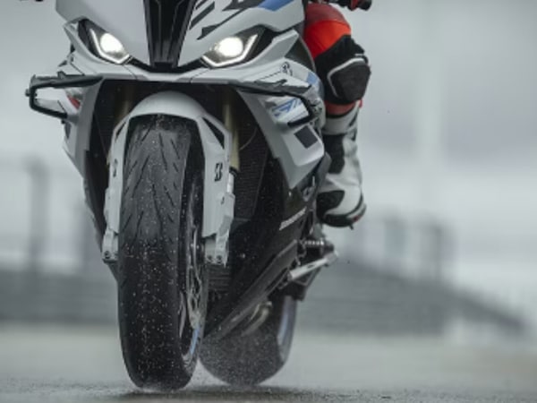 In moto anche se piove: 10 consigli per andare sicuri