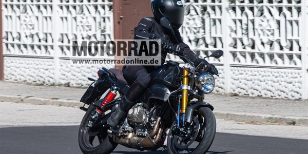 Foto Spia: una nuova moto con motore 457 Aprilia... o è una Moto Guzzi?