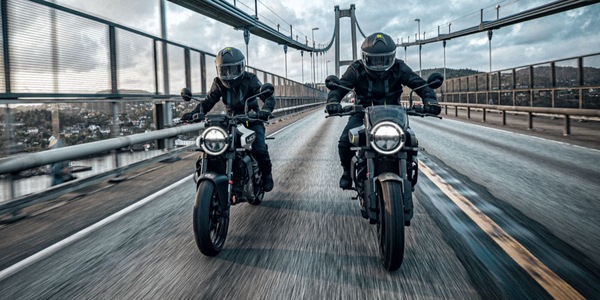 Nuove Husqvarna Svartpilen e Vitpilen, cambia tutto