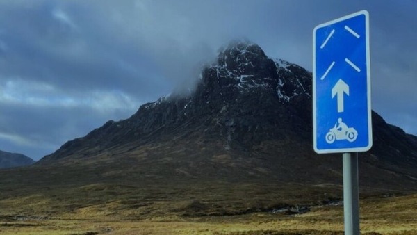 Nuovi segnali stradali: segnano la miglior traiettoria di percorrenza