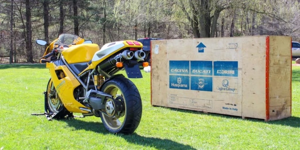 All'asta una variante della Ducati 748, la SP del 1995