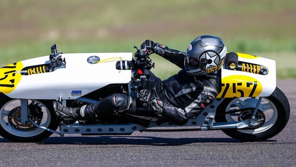 Le moto più strane di sempre: la storia delle "Feet Forward"