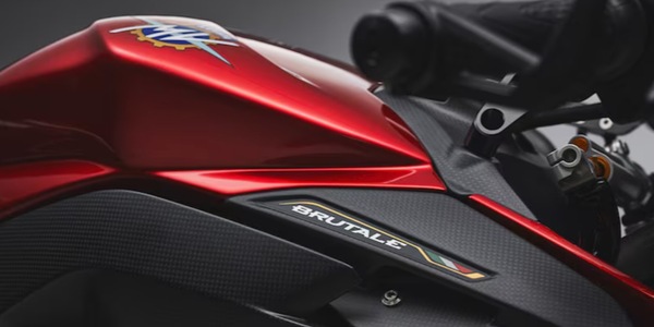 Mv Agusta rinnova la promozione "Smetti di ammirarla. Guidala!"