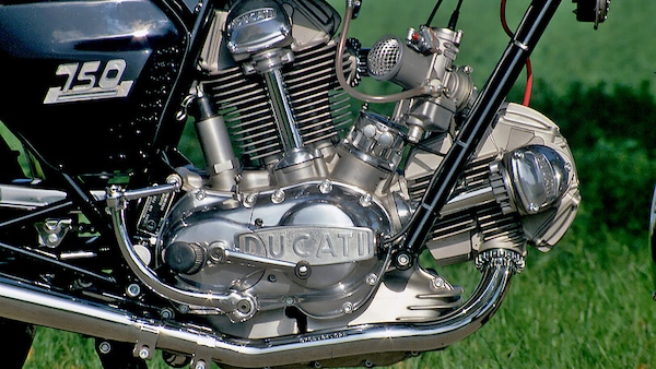 La differenza tra i motori in linea e quelli a V: la storia dei bicilindrici