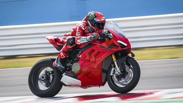 Le moto moderne sono troppo veloci? Parliamone