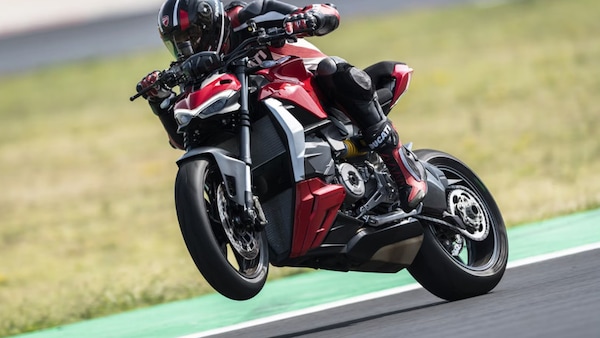 Ducati, nuovi accessori per la Streetfighter V2