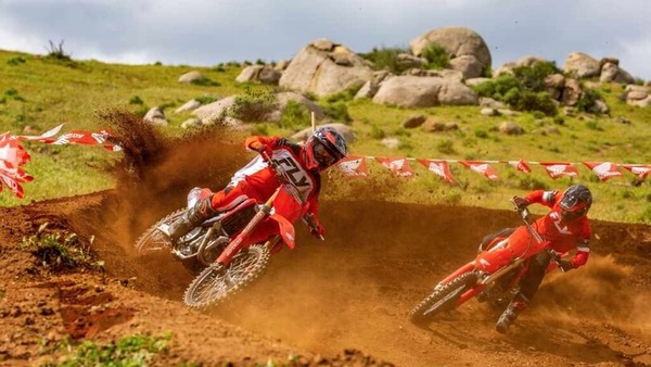 Honda aggiorna i modelli CRF250R e CRF450R: cosa cambia