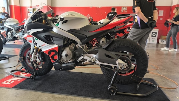 Vola l'Aprilia RS 660 Extrema: 1.45" con Oliveira a Misano
