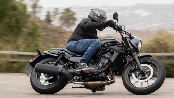 Kawasaki spinge sull'ibrido: in arrivo la versioni green di Versys e Eliminator?