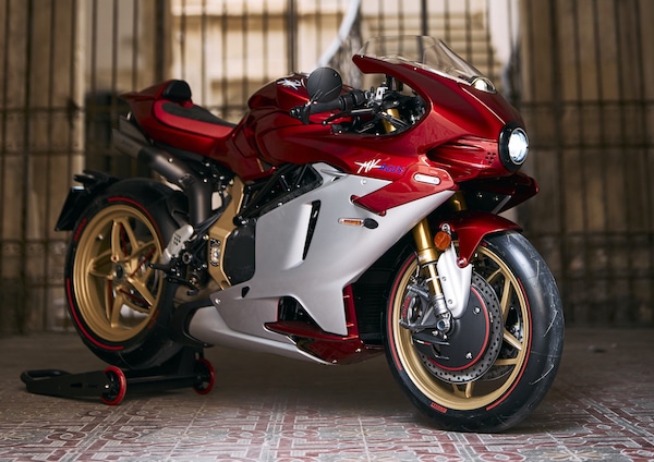 MV Agusta, debutta la Superveloce 1000 Serie Oro: arte moderna