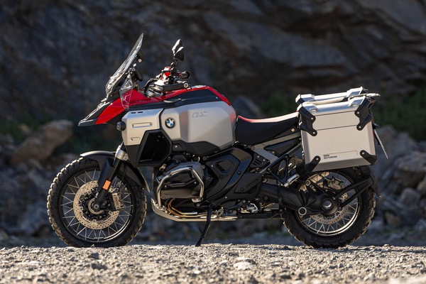 BMW R 1300 GS Adventure 2025: Ma non è un po' "troppo"?