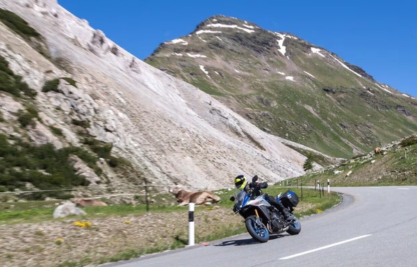 Sulle Alpi svizzere con la Suzuki GSX-S1000GX