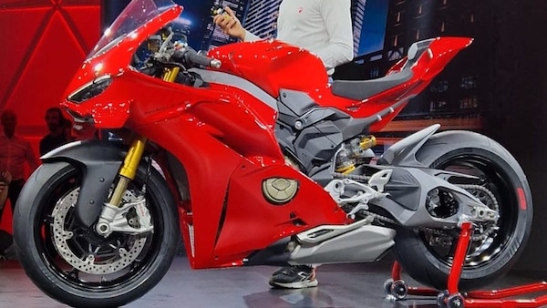 Ducati, ecco la Panigale V4 2025: la settima arte